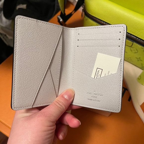🤍✨Rare LV White Pocket Wallet✨🤍 - Picture 4 of 5